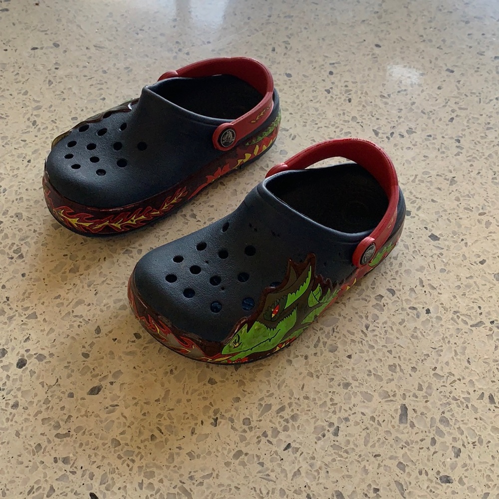 Dragon crocs c10